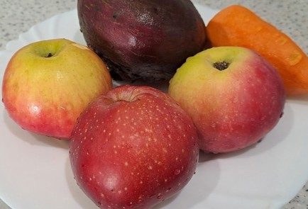 Фото шага рецепта Свекольный сок на зиму 190358 шаг 1  