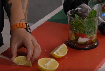 Фото шага рецепта Свежие тако с диафрагмой и зеленым чимичурри 137041 шаг 2  