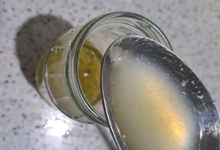 Фото шага рецепта Свежий салат с зеленым горошком и чесночнолимонной заправкой 188278 шаг 10  