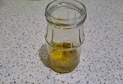 Фото шага рецепта Свежий салат с зеленым горошком и чесночнолимонной заправкой 188278 шаг 8  