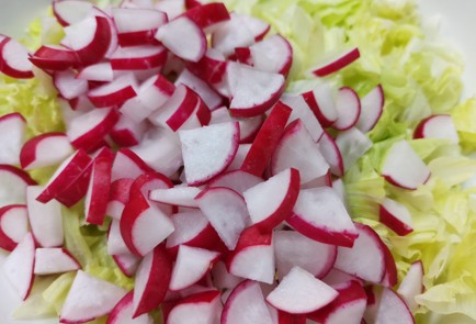 Фото шага рецепта Свежий салат 189885 шаг 4  