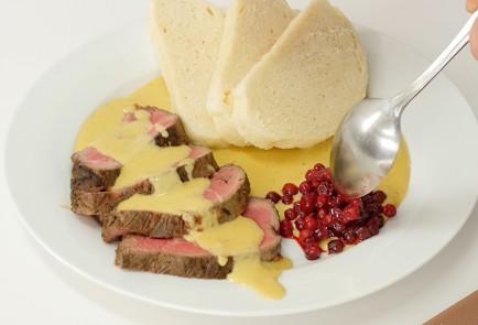 Фото шага рецепта Вырезка со сливками и кнедликами 92682 шаг 10  