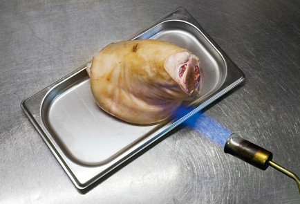 Фото шага рецепта Свиная рулька с тушеной капустой и картофелем 25708 шаг 1  