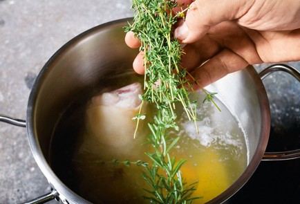 Фото шага рецепта Свиная рулька с тушеной капустой и картофелем 25708 шаг 2  