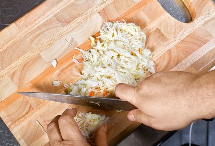 Фото шага рецепта Свиная рулька с тушеной капустой и картофелем 25708 шаг 5  