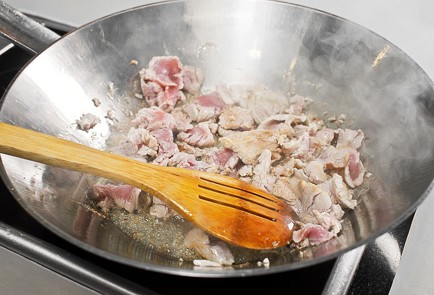 Фото шага рецепта Свиная вырезка с овощами и лапшой рамен 20520 шаг 5  