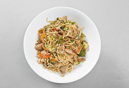 Фото шага рецепта Свиная вырезка с овощами и лапшой рамен 20520 шаг 8  