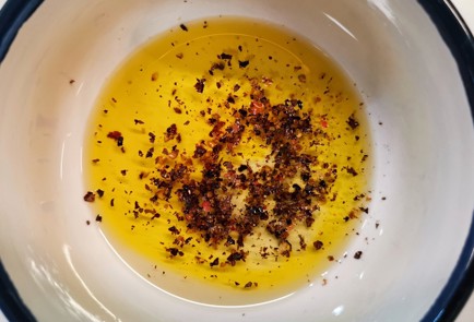 Фото шага рецепта Свиная корейка обжаренная с луком 153023 шаг 1  