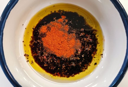 Фото шага рецепта Свиная корейка обжаренная с луком 153023 шаг 2  