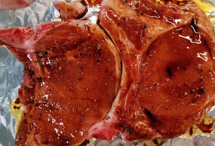 Фото шага рецепта Свиная корейка обжаренная с луком 153023 шаг 5  