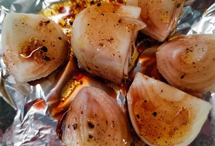 Фото шага рецепта Свиная корейка обжаренная с луком 153023 шаг 6  