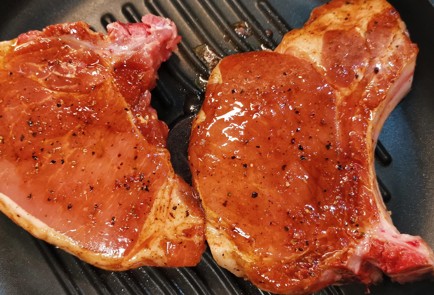 Фото шага рецепта Свиная корейка обжаренная с луком 153023 шаг 7  