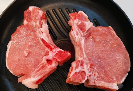 Фото шага рецепта Свиная корейка с острыми специями 152483 шаг 1  