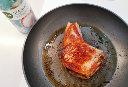 Фото шага рецепта Свиная корейка на кости 188993 шаг 9  