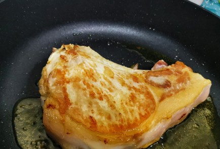 Фото шага рецепта Свиная корейка пофранцузски 175204 шаг 6  