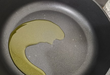 Фото шага рецепта Свиная корейка с сыром бри 175206 шаг 1