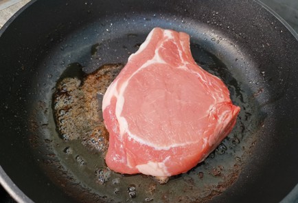 Фото шага рецепта Свиная корейка с сыром 186390 шаг 4  