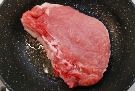 Фото шага рецепта Свиная корейка в соусе дорблю 186783 шаг 2  