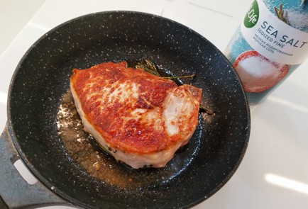 Фото шага рецепта Свиная корейка 188750 шаг 6  