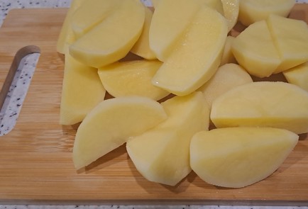 Фото шага рецепта Свиная лопатка с молодым картофелем запеченная в рукаве 186799 шаг 6  