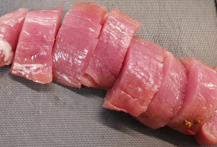 Фото шага рецепта Свиная нарезка с базиликом 151939 шаг 1  