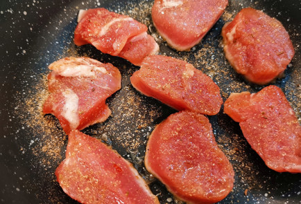 Фото шага рецепта Свиная нарезка с базиликом 151939 шаг 4  