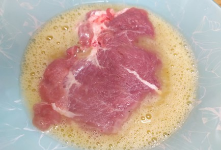 Фото шага рецепта Свиная отбивная в сырной панировке 188860 шаг 6  