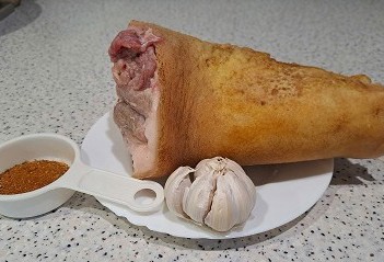 Фото шага рецепта Свиная рулька запеченная в духовке 189210 шаг 1  