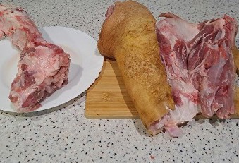 Фото шага рецепта Свиная рулька запеченная в духовке 189210 шаг 2  