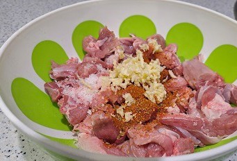 Фото шага рецепта Свиная рулька запеченная в духовке 189210 шаг 7  