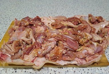 Фото шага рецепта Свиная рулька запеченная в духовке 189210 шаг 8  