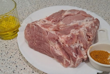 Фото шага рецепта Свиная шея на сковороде 189959 шаг 1  