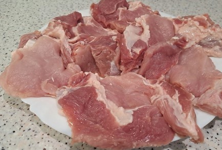 Фото шага рецепта Свиная шея на сковороде 189959 шаг 3  