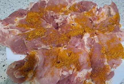 Фото шага рецепта Свиная шея на сковороде 189959 шаг 5  