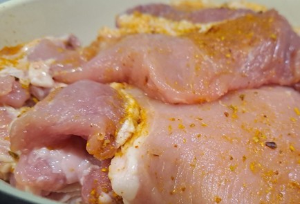 Фото шага рецепта Свиная шея на сковороде 189959 шаг 6  