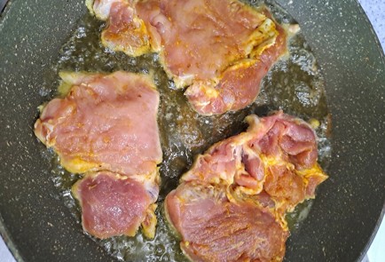 Фото шага рецепта Свиная шея на сковороде 189959 шаг 8  