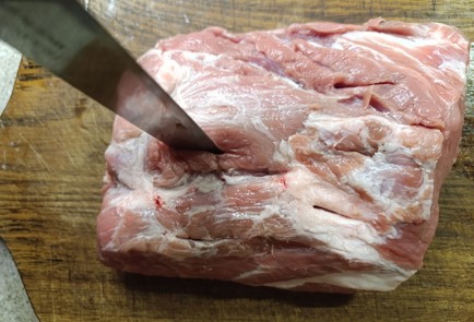 Фото шага рецепта Свиная шея с тыквой в духовке 191087 шаг 2  