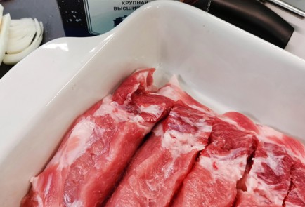 Фото шага рецепта Свиная шея запеченная с луком и специями 152515 шаг 5  