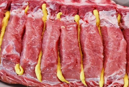 Фото шага рецепта Свиная шея запеченная с луком и специями 152515 шаг 6  