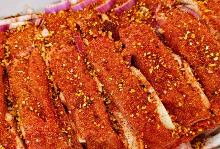 Фото шага рецепта Свиная шея запеченная с луком и специями 152515 шаг 9  