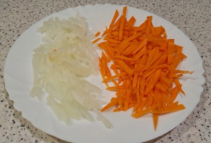 Фото шага рецепта Свиная вырезка на сковороде с луком и морковью 187997 шаг 6