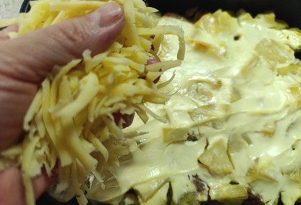 Фото шага рецепта Свиная вырезка пофранцузски с ананасами 190869 шаг 14  