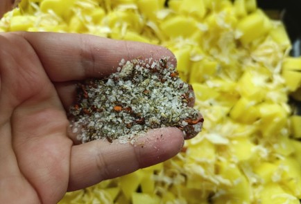 Фото шага рецепта Свиная вырезка пофранцузски с ананасами 190869 шаг 6  