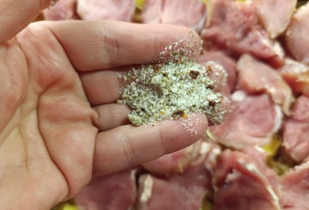 Фото шага рецепта Свиная вырезка пофранцузски с ананасами 190869 шаг 9  