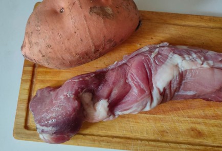 Фото шага рецепта Свиная вырезка с бататом 186992 шаг 1  