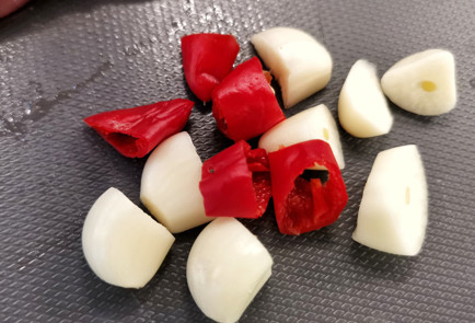 Фото шага рецепта Свиная вырезка запеченная с помидорами и сыром 151960 шаг 5  