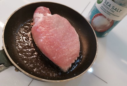 Фото шага рецепта Свинина пофранцузски на сковороде 186564 шаг 6  