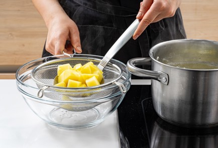 Фото шага рецепта Свинина с яблоками и картошкой 47828 шаг 3  