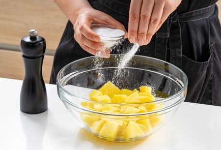 Фото шага рецепта Свинина с яблоками и картошкой 47828 шаг 4  