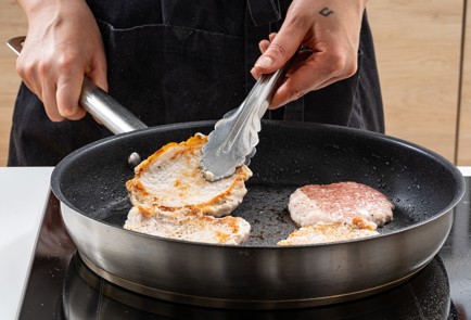 Фото шага рецепта Свинина с яблоками и картошкой 47828 шаг 7  